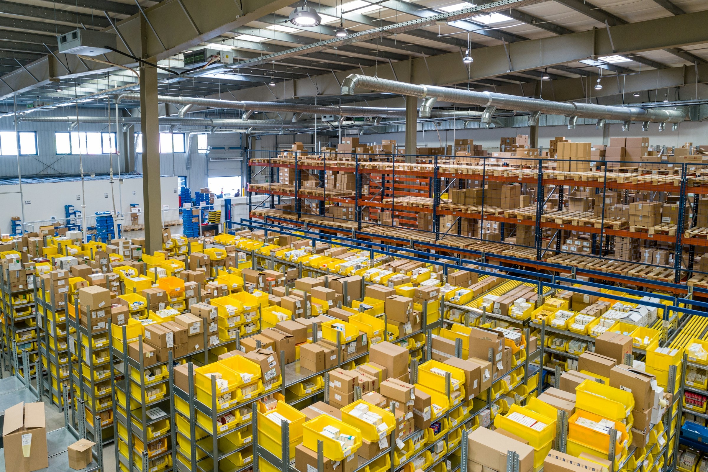 Large-scale warehouse and wholesale distribution center
